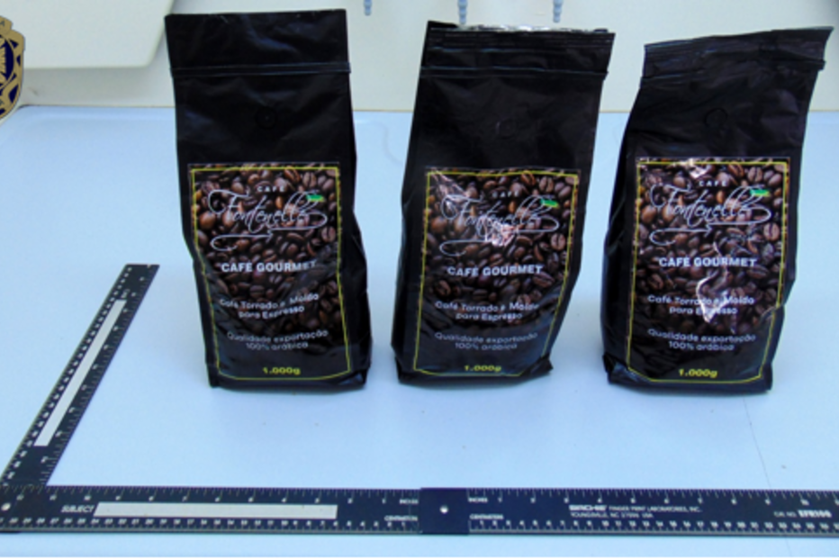 PS apreende cocaína que chegou misturada com café moído.