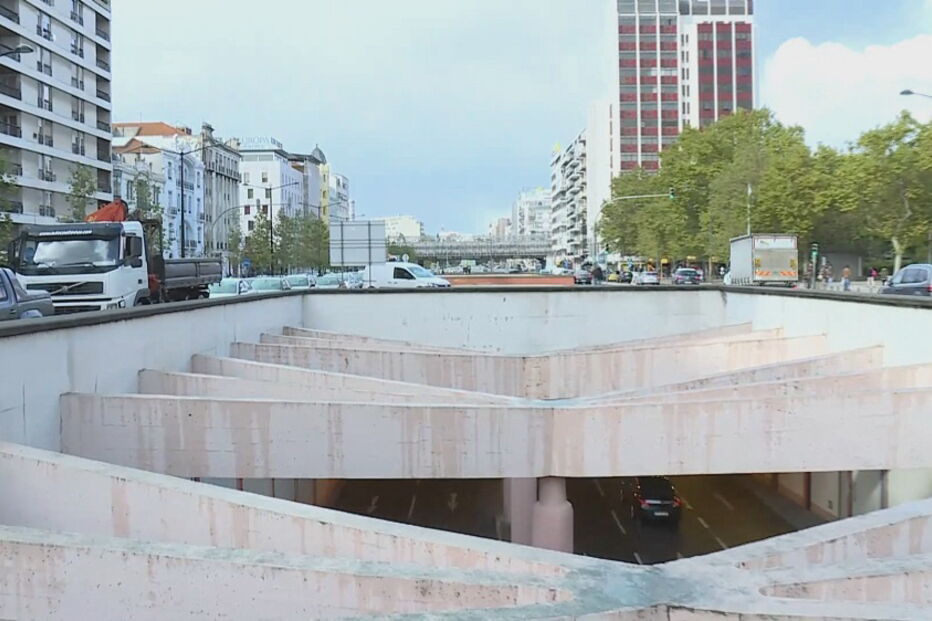 Agente da PSP morre em acidente de moto em túnel de Lisboa