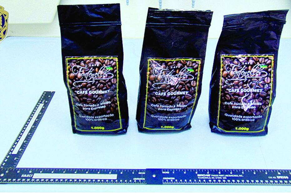 Três mulheres escondem droga dentro de café  