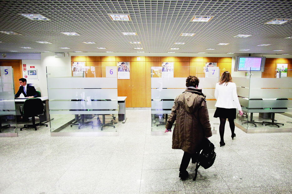 Falta de poupança por parte dos portugueses também é explicada pela elevada tributação sobre os produtos de aforro, de acordo com a Deco 