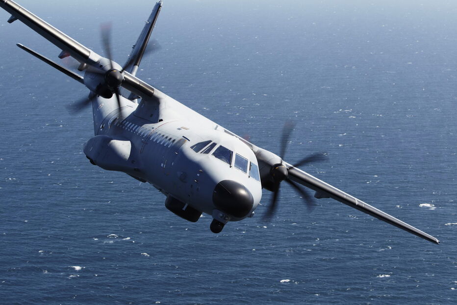 Avião e 20 militares da Força Aérea patrulham Mediterrâneo Central