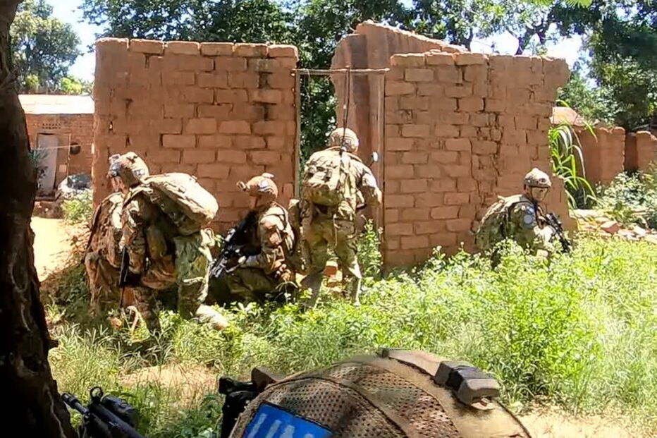 Vídeo mostra tiroteio que vitimou paraquedista português em África	