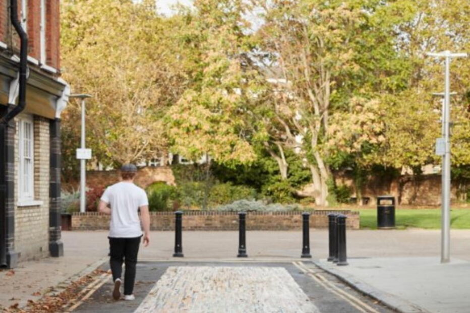 Rua em Londres pavimentada com mármore português 