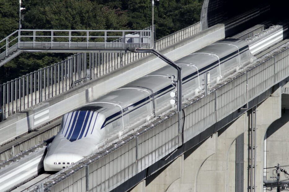 Teste assustador com comboios-bala no Japão