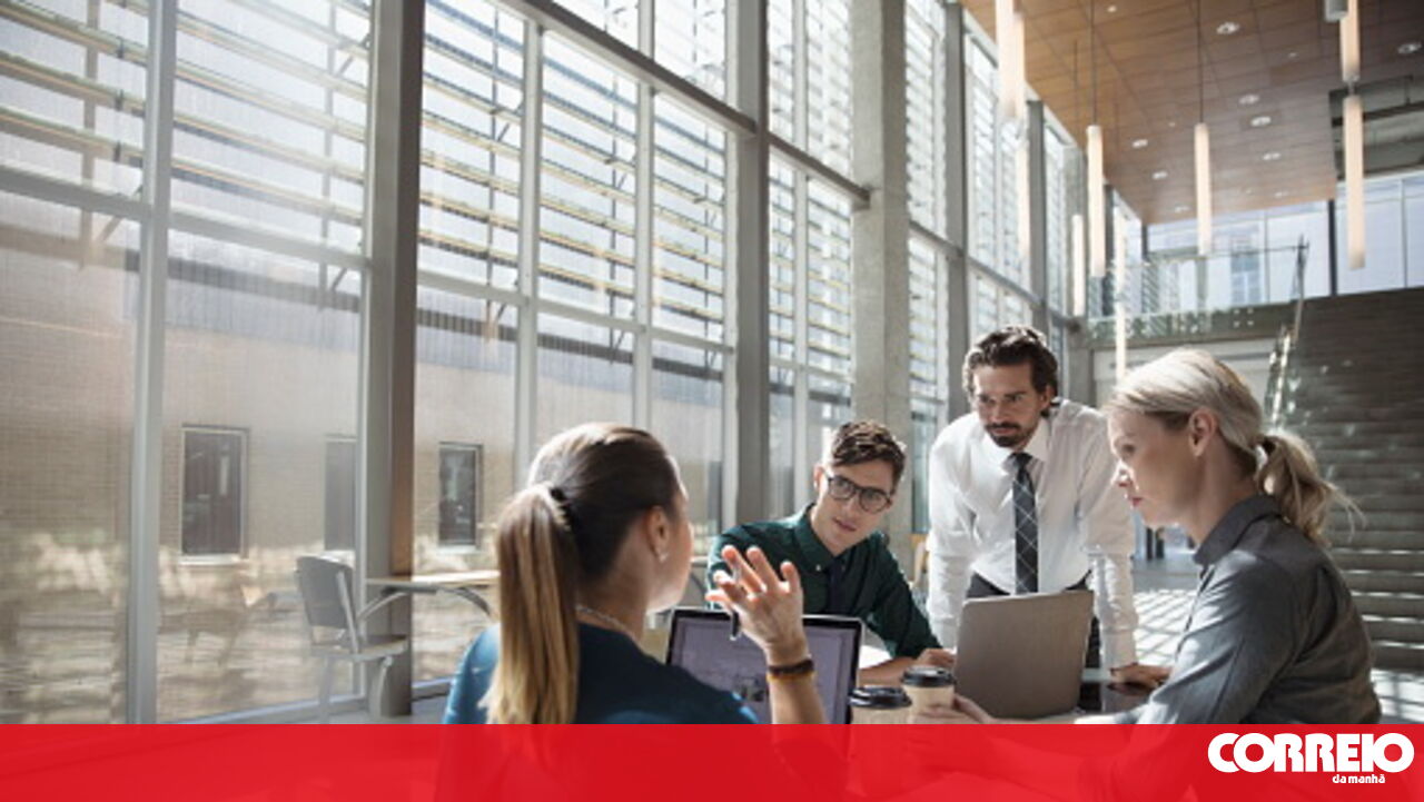 Semana de 4 Dias: Produtividade em Alta e Bem-Estar Aumentado para Trabalhadores e Empresas