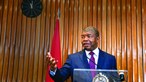 "Estamos a acompanhar com bastante preocupação": Presidente de Angola sobre estado de saúde de José Eduardo dos Santos