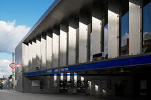 Estação de metro de Londres evacuada por suspeitas de bomba da Segunda Guerra Mundial