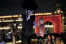 México comemora Dia dos Mortos em espírito de festa