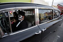 México comemora Dia dos Mortos em espírito de festa