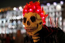 México comemora Dia dos Mortos em espírito de festa