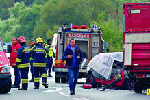 Meios de socorro no local do acidente, na EN103, em Vilar do Monte