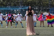 Torneio de futebol reúne centenas de homossexuais no Brasil