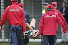  Battaglia saiu do jogo de maca