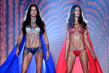 Adriana Lima e Alessandra Ambrósio na Victoria's Secret