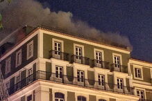 Incêndio em hotel na Praça da Figueira 