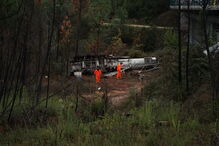 Camião-cisterna que transportava lixívia despistou-se no IC8, provocando ferimentos ligeiros no condutor 