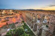 Cores de outono na monumental Segóvia