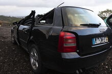 O carro ficou totalmente desfeito