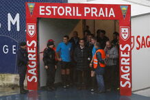 O temporal que interrompeu o jogo entre Estoril e Paços de Ferreira