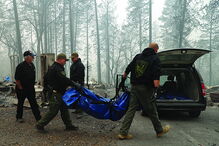Muitos dos mortos foram encontrados em carros calcinados 