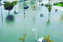 Carros quase ficaram submersos na Cova da Piedade, Almada 