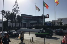 Ameaça de bomba obriga a evacuação de centro comercial em Albufeira