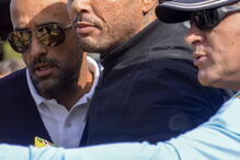 Mustafá à saída do tribunal