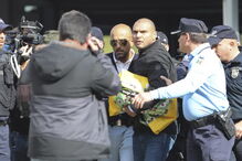 Mustafá à saída do tribunal do Barreiro