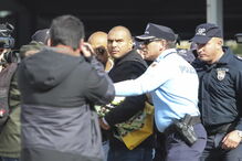 Mustafá à saída do tribunal do Barreiro