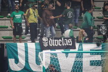 Mustafá recebido com cânticos no Pavilhão João Rocha