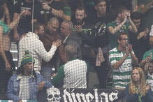 Mustafá recebido com cânticos antes de assistir a jogo de futsal do Sporting