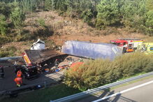 Acidente com camião faz quatro feridos corta A1 em Aveiro