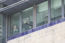 Miguel A. Fonseca  e Bruno de Carvalho, minutos depois das medidas de coação serem conhecidas. Estavam acompanhados por Alexandra de Carvalho, irmã de Bruno, e o advogado José Preto