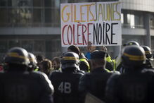 Protestos em França lançam o caos no país