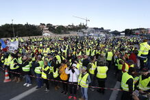 Protestos em França lançam o caos no país