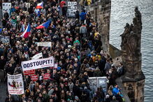 Milhares saem à rua em protesto contra o Primeiro Ministro da República Checa, Andrej Babis