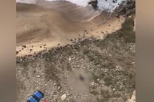 Paraquedista salta de arriba e morre na Nazaré	