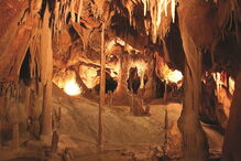 Espaço encantado de galerias e lagos   