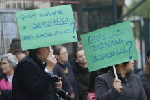 Alunos e pais na manifestação    