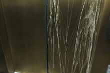 Elevador cai 84 andares e pessoas escapam por pouco