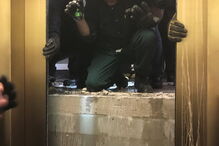 Elevador cai 84 andares e pessoas escapam por pouco