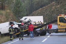 Homem morre em colisão de carrinha com camião
