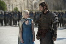 Emilia Clarke interpreta Daenerys Targaryen na saga 'A Guerra dos Tronos