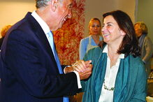 Marcelo Rebelo de Sousa cumprimenta amiga Isabel de Herédia