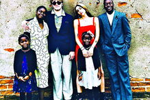 Madonna partilha foto dos seis filhos reunidos