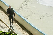 CM surpreendeu José Sócrates na sua habitual caminhada matinal junto ao mar