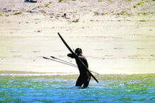 Tribo de Sentinela do Norte vive isolada  