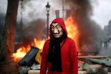 'Coletes amarelos' manifestam-se em Paris