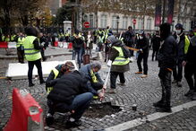 'Coletes amarelos' manifestam-se em Paris