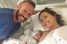 Cláudia Borges ao lado da filha, Carolina, e do marido, Samuel